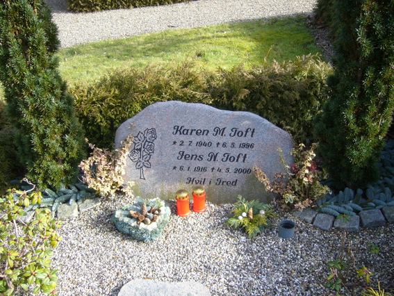 Billede af gravsten på Durup kirkegård