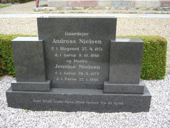 Billede af gravsten på Ulbjerg Kirkegård
