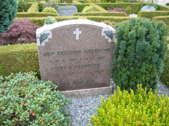 Billede af gravsten på Ulbjerg Kirkegård