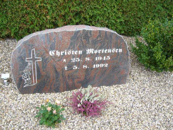 Billede af gravsten på Ulbjerg Kirkegård