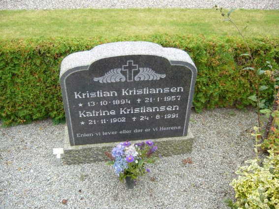 Billede af gravsten på Ulbjerg Kirkegård