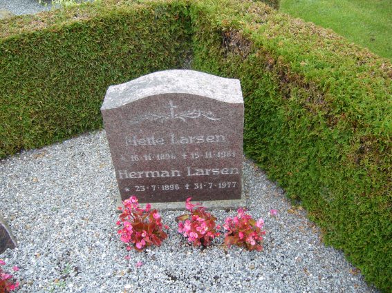 Billede af gravsten på Ulbjerg Kirkegård